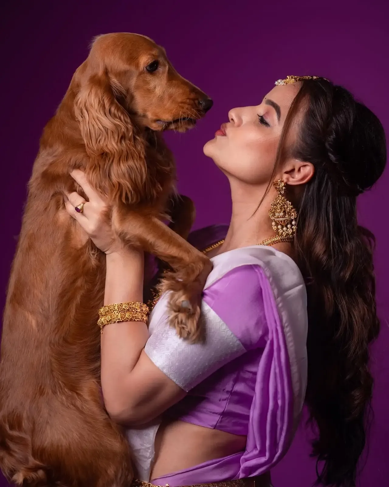 INDIAN TELEVISION ACTRESS SIRI HANUMANTH IN TRADITIONAL VIOLET SAREE